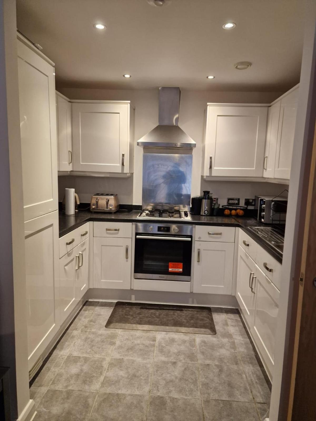Canary Wharf View Apartments Лондон Екстериор снимка